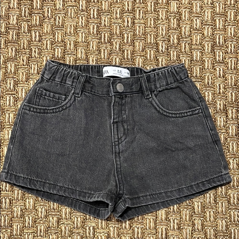 ZARA Black Jean Shorts Relaxed Fit, size 2-3